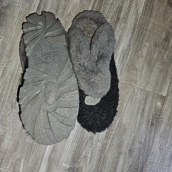 UGG Coquette Black and Gray Slippers - Picture 3 of 5